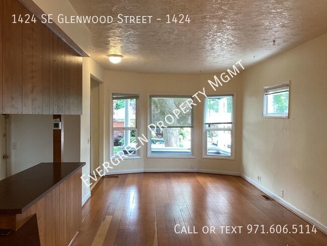 Building Photo - CHARMING 2 bdrm, 1 bth- FANTASTIC WESTMORE...