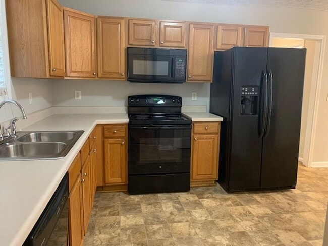 Building Photo - Charming 3 BR / 2 BATH Ranch!!