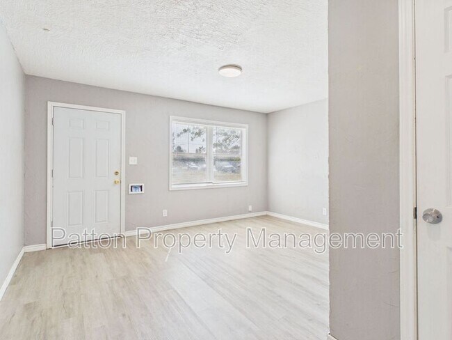 Building Photo - 3010 Westhaven Dr