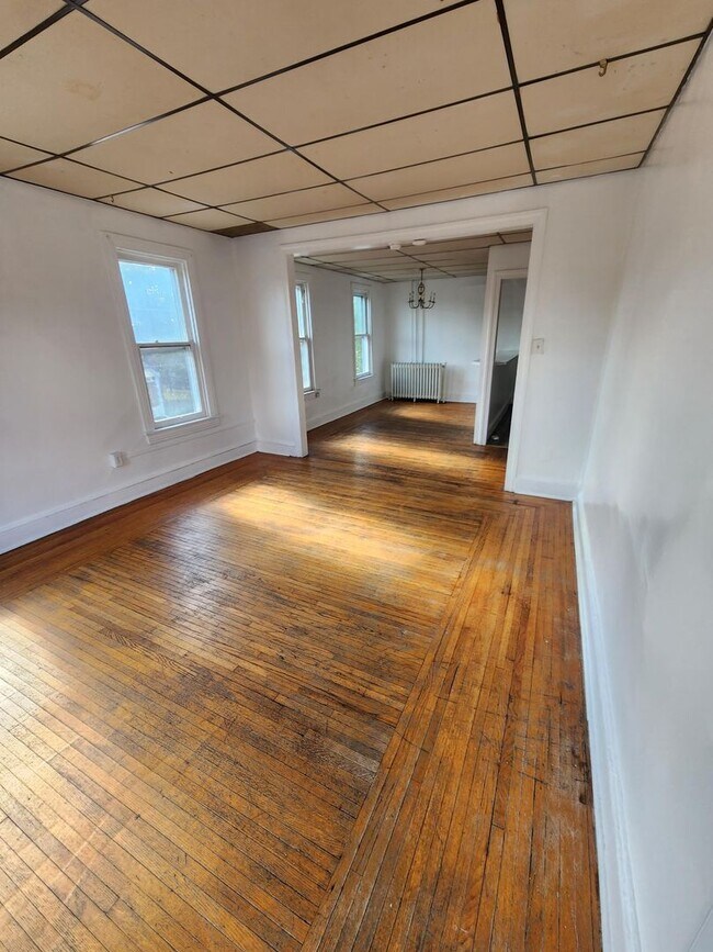 Building Photo - 301 - 305 N York