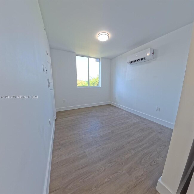 Foto del edificio - 1620 NW 18th St