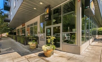 Building Photo - 3104 Western Ave