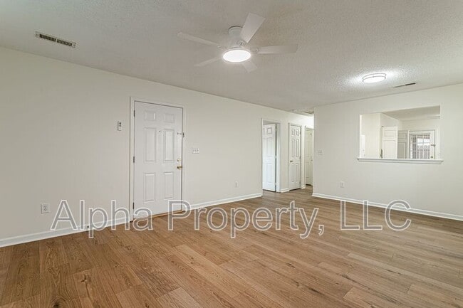 Foto del edificio - 107 Hammett Grove Ln