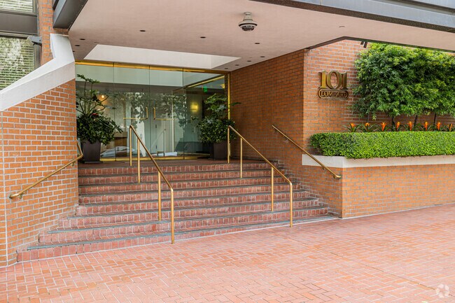 Building Photo - 101 Lombard St