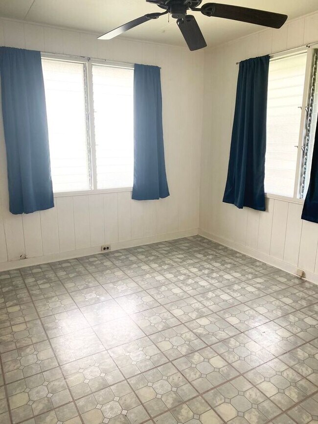Building Photo - Pauoa Valley - 3 bedroom 1 bath house w/un...