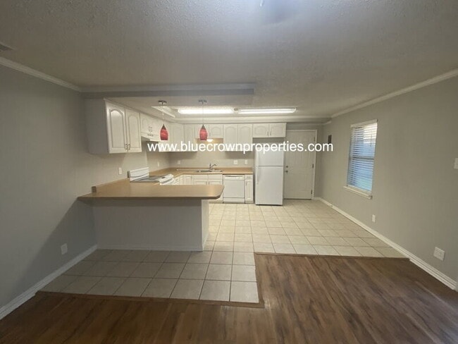 Building Photo - 1521 Larkspur Dr