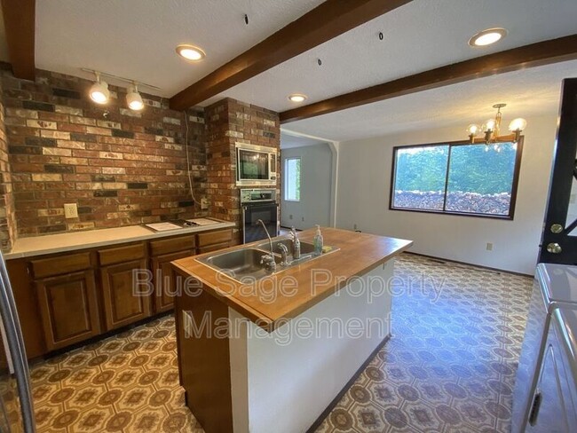 Building Photo - 1384 Chicken Coop Rd
