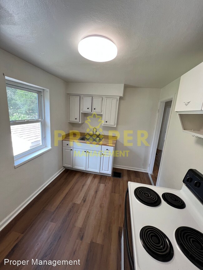 Building Photo - 3 br, 1 bath House - 558 Harriet St
