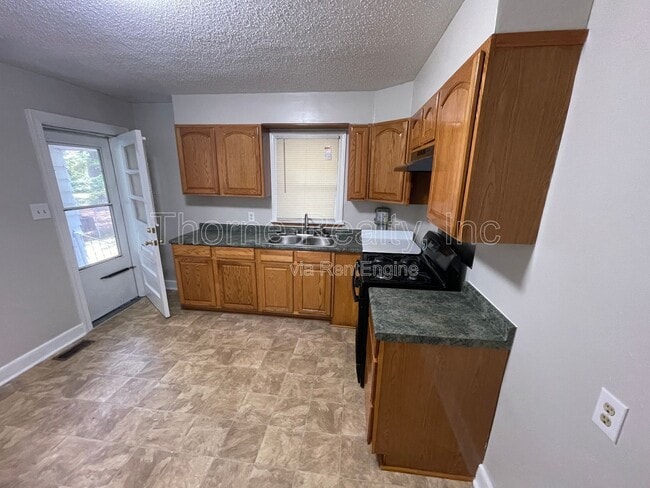 Building Photo - 1809 Bedford Rd