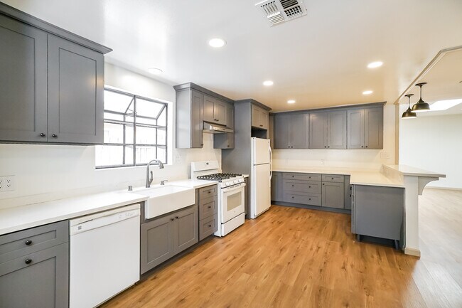 Foto del edificio - 6500 Lockhurst Dr