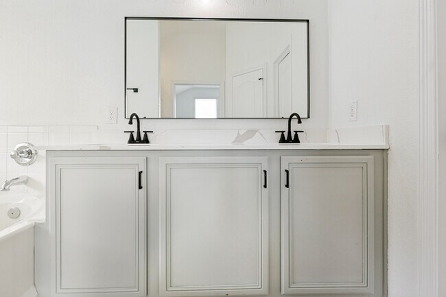 Foto del edificio - 5224 McGrath Dr
