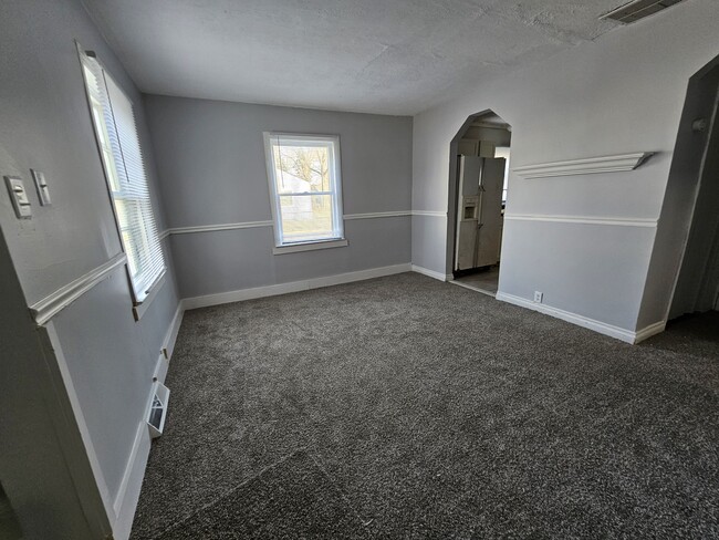 Building Photo - 6828 Meadow Ave