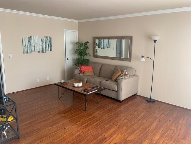 Foto del edificio - 1221 S Sherbourne Dr