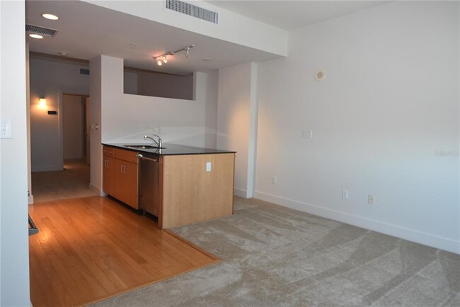Building Photo - 1208 E Kennedy Blvd