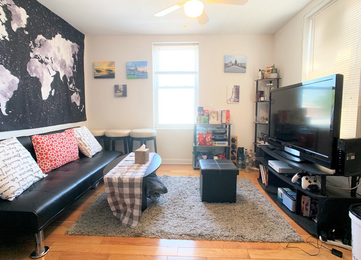 Primary Photo - 2731 Brown St