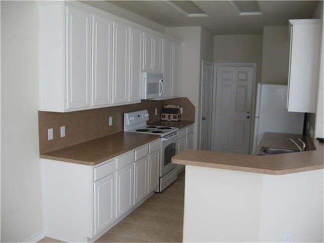 Building Photo - 17154 Oakwood Chase Dr