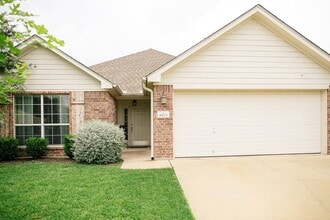 Building Photo - 8520 Westway Cove