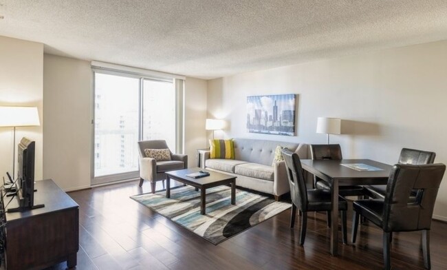 Living Room - 545 N Dearborn St