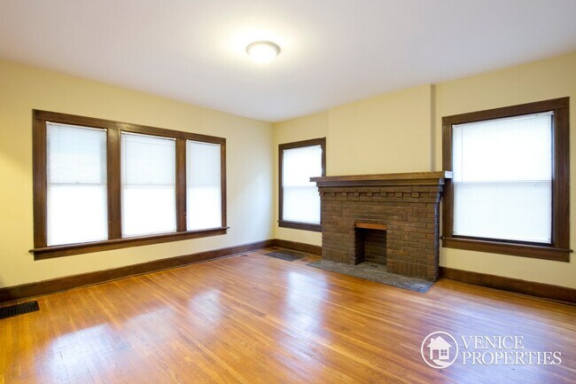 Foto del edificio - 187 E Northwood Ave