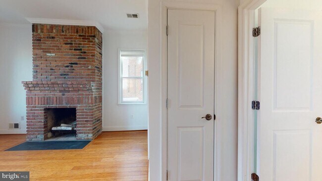 Building Photo - 1502 13th St NW