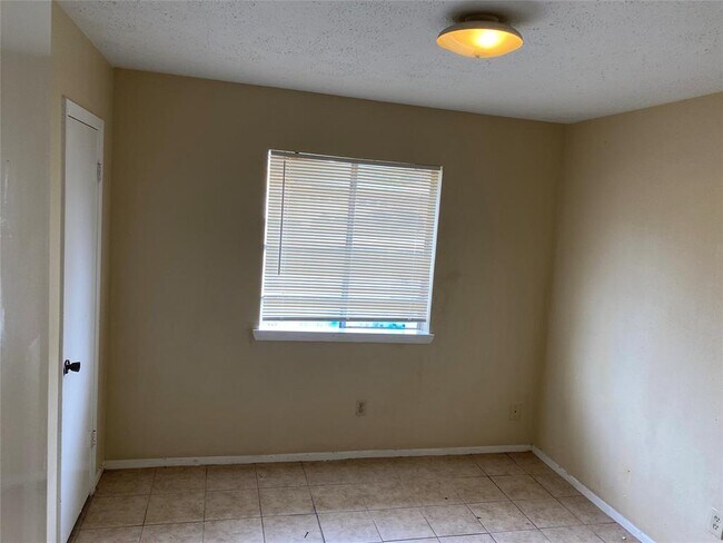 Building Photo - 11430 Valarno Dr
