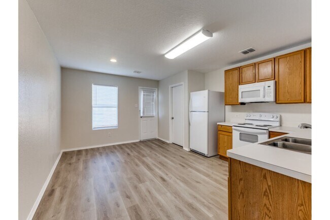 Foto del edificio - 1609 Castle Ridge Rd