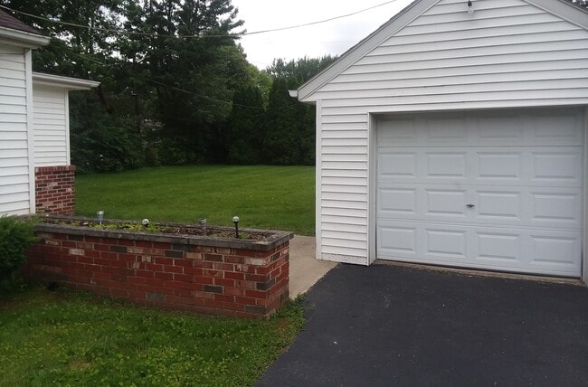 Patio - 200 Warrington Ave