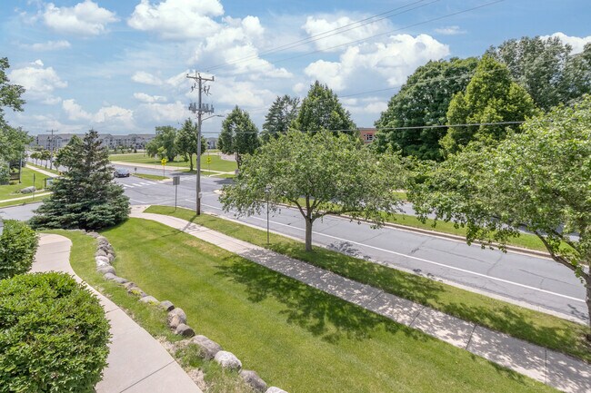 Foto del edificio - 3509 Maple Grove Dr