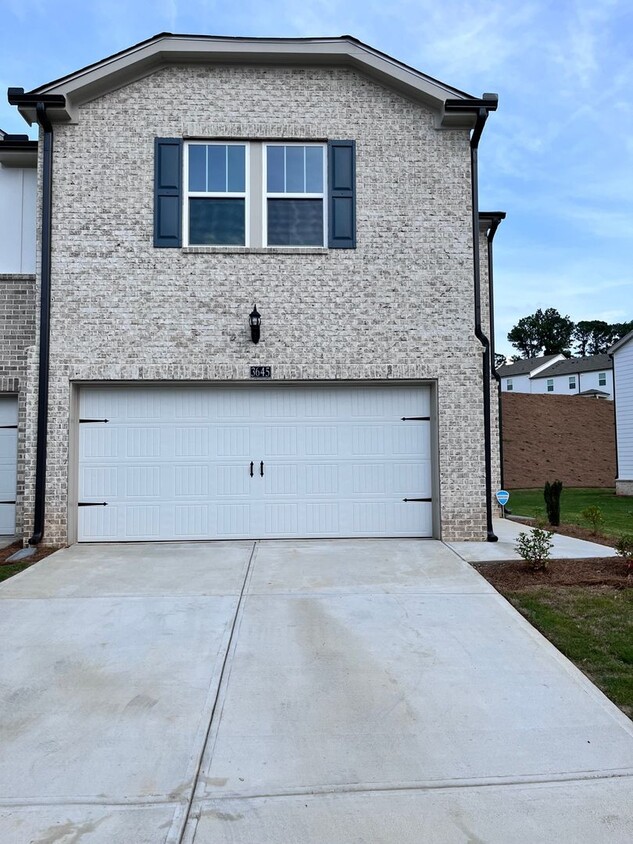 Foto principal - 3 Bedroom Townhome in Lawrenceville