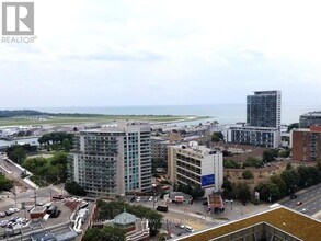 Building Photo - 17 Bathurst St