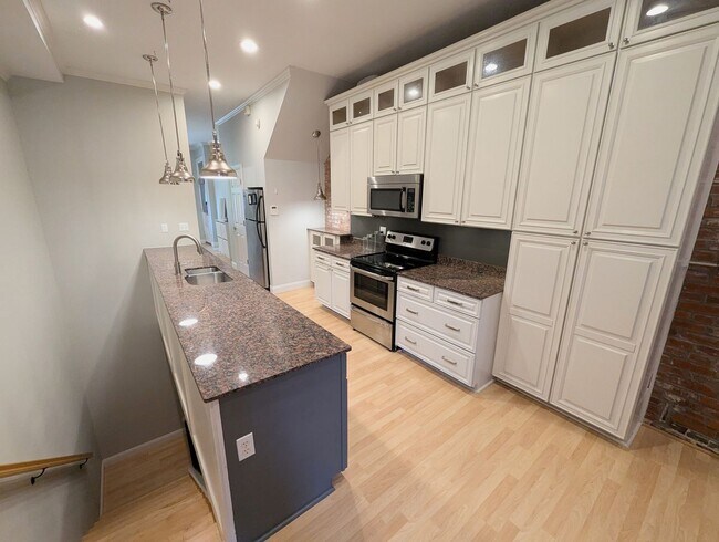 Foto del edificio - Exquisite Home in Lafayette Square - $500 off Deposit & 1st Month's Rent!