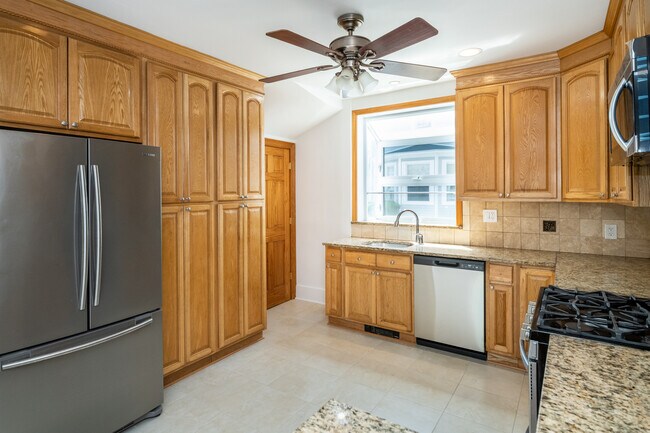 Foto del edificio - 52 Hillcrest Ave