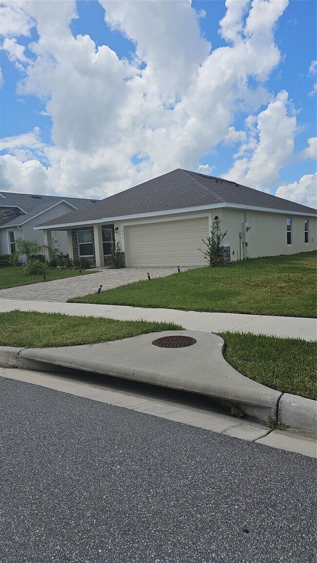 Building Photo - 1884 Middlebury Drive