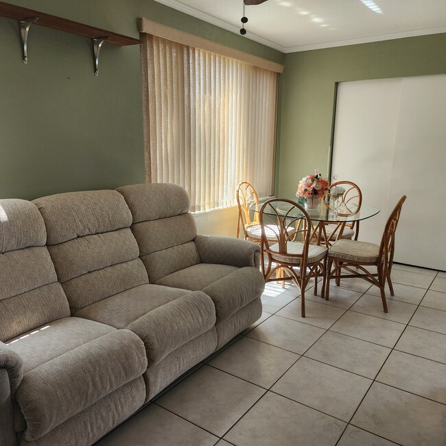 lanai room - 2043 Denmark St
