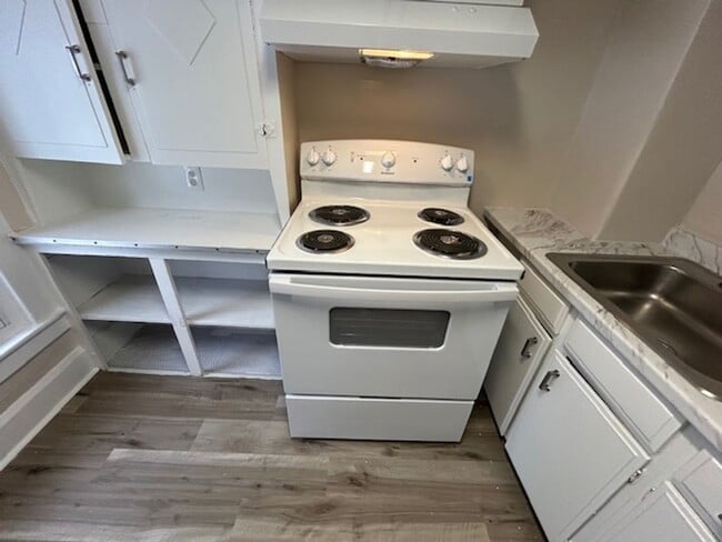 Building Photo - 518 Lake Ave