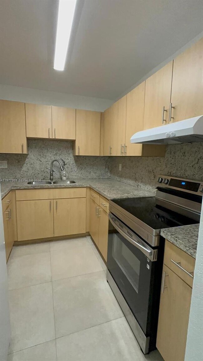 Foto del edificio - 1885 W 56th St