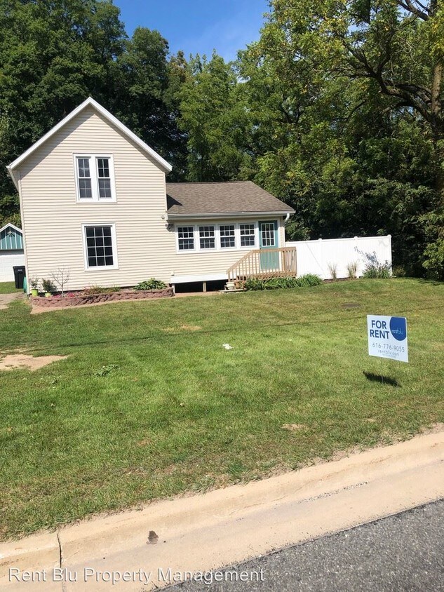 Primary Photo - 3 br, 1 bath House - 5305 West River Drive NE