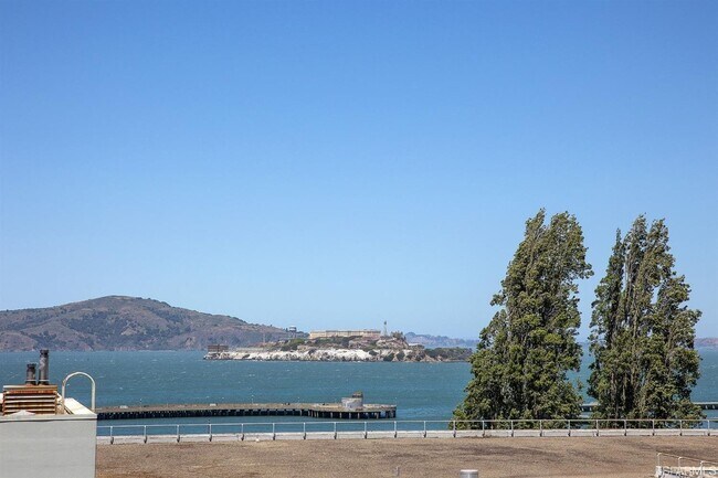 Foto del edificio - 1050 North Point St