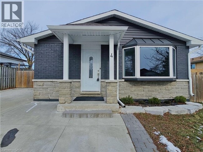 Photo du bâtiment - 4 Markham Crescent