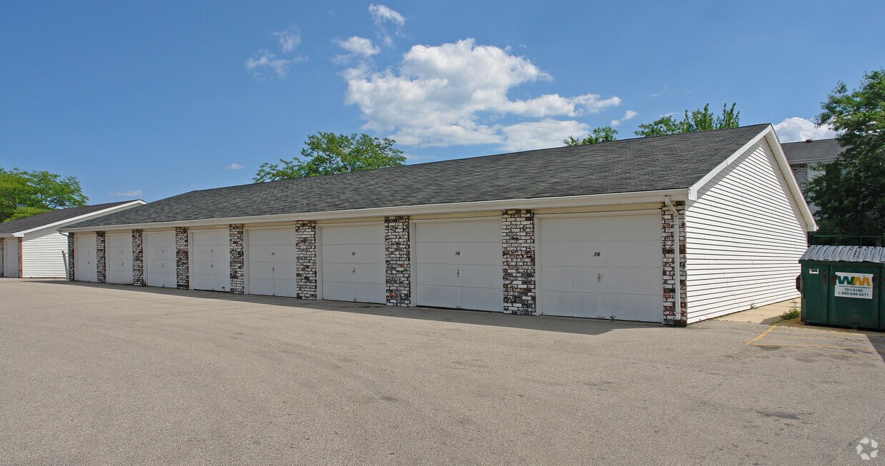Building Photo - 5920-5930 Emmertsen Rd