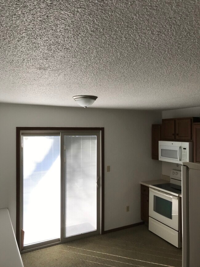 Building Photo - 220 Suppiger Ln