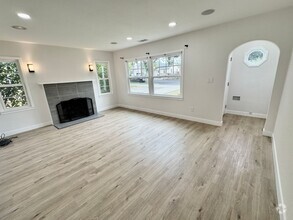 Building Photo - 263 S Sultana Ave