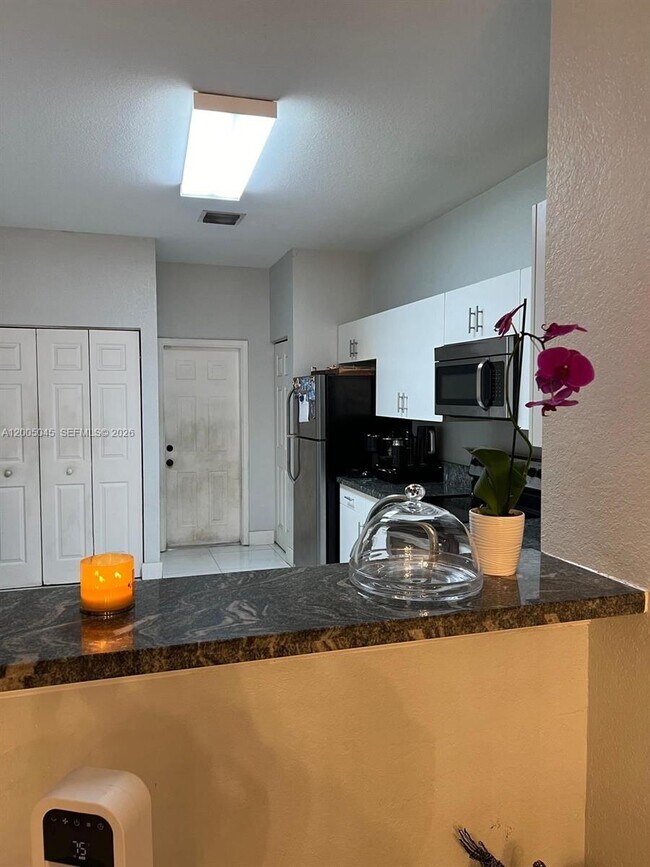 Foto del edificio - 4118 Forest Dr