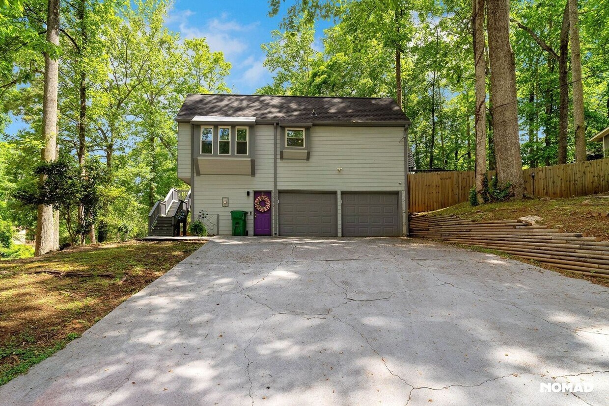 Foto principal - Charming 2BR Duplex in Stone Mountain