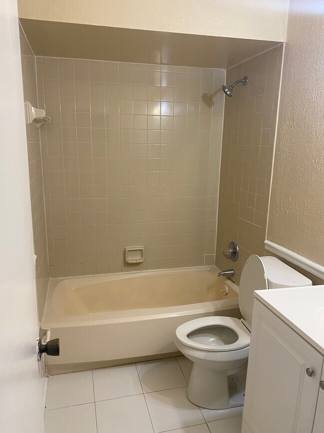 Foto del edificio - 5486 Pinehaven Ct