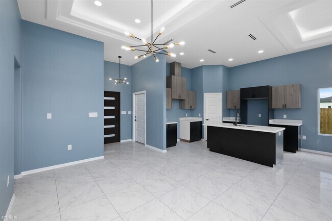 Foto del edificio - 3 br, 2 bath House - 2213 San Charbel St 2213