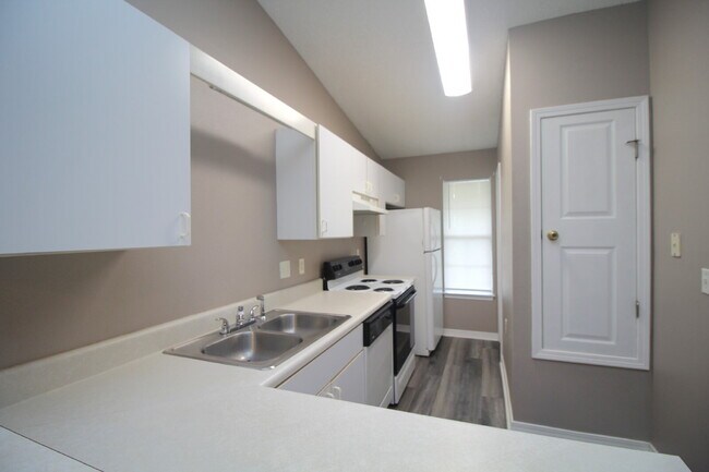 Foto del edificio - 2BR Patio Home with LVP Flooring, Private Fenced Yard, & Convenient Blue Angel Pkwy Location Near...