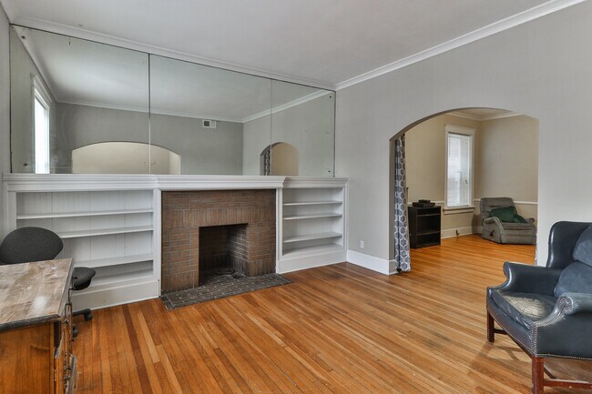 Building Photo - 6039 Pershing Ave