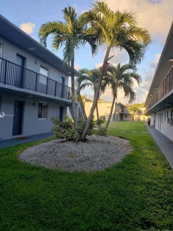 Building Photo - 4250 SW 67th Ave