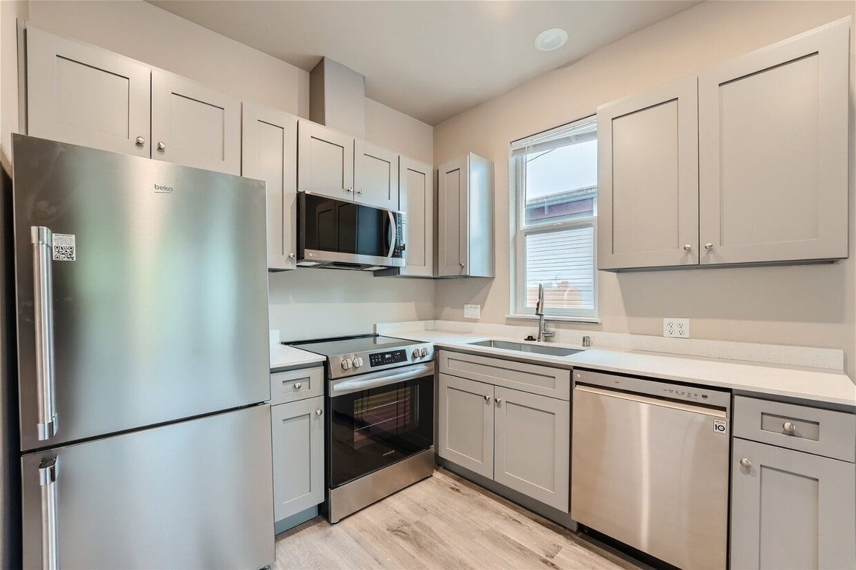 1410 6th Ave Unit 1410 6th Ave 1 (Bottom ), WA 98405 Room for